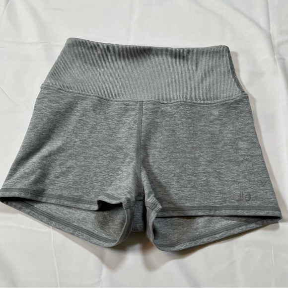 ALO YOGA Alosoft Aura Shorts Size XS High-Waist Biker Light Gray - Picture 2 of 7
